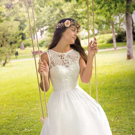 Glamour in jedem Detail: Die umfangreiche Auswahl an Brautkleideran bei Sendler erleben.