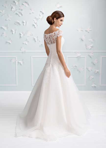 Stilvolle Entscheidungen: Erleben Sie die Auswahl an Brautkleiderarten direkt bei Sendler.